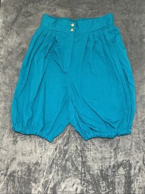 VINTAGE 90S KATHY LEE SHORTS, GOLD CREST BUTTONS HIGH WAIST
